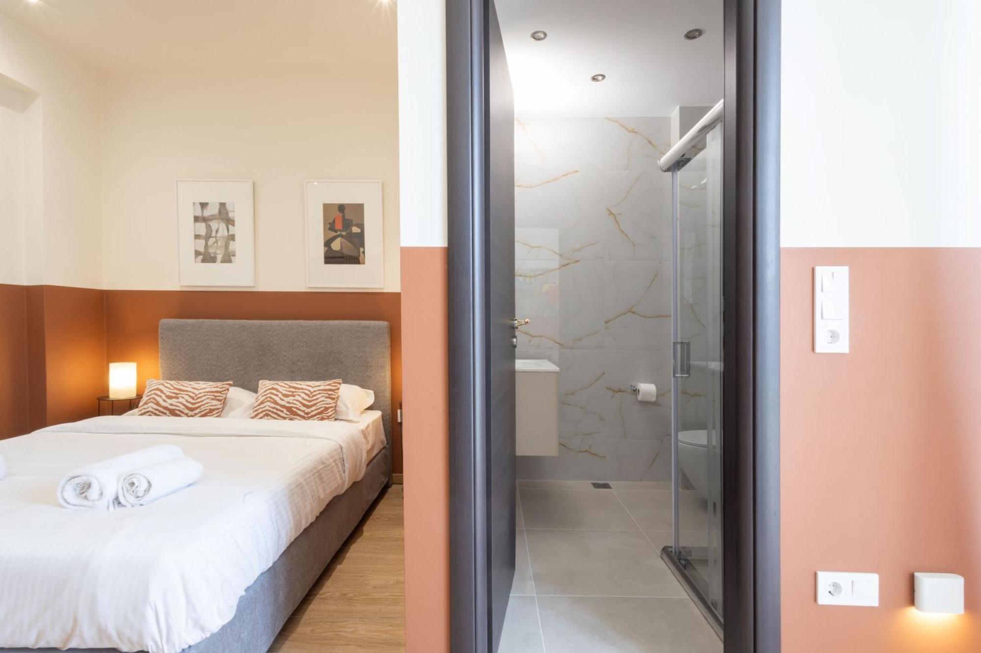 Luxurious 3-Bedroom Seaside Retreat Fully Renovated In 2025 Athen Eksteriør bilde