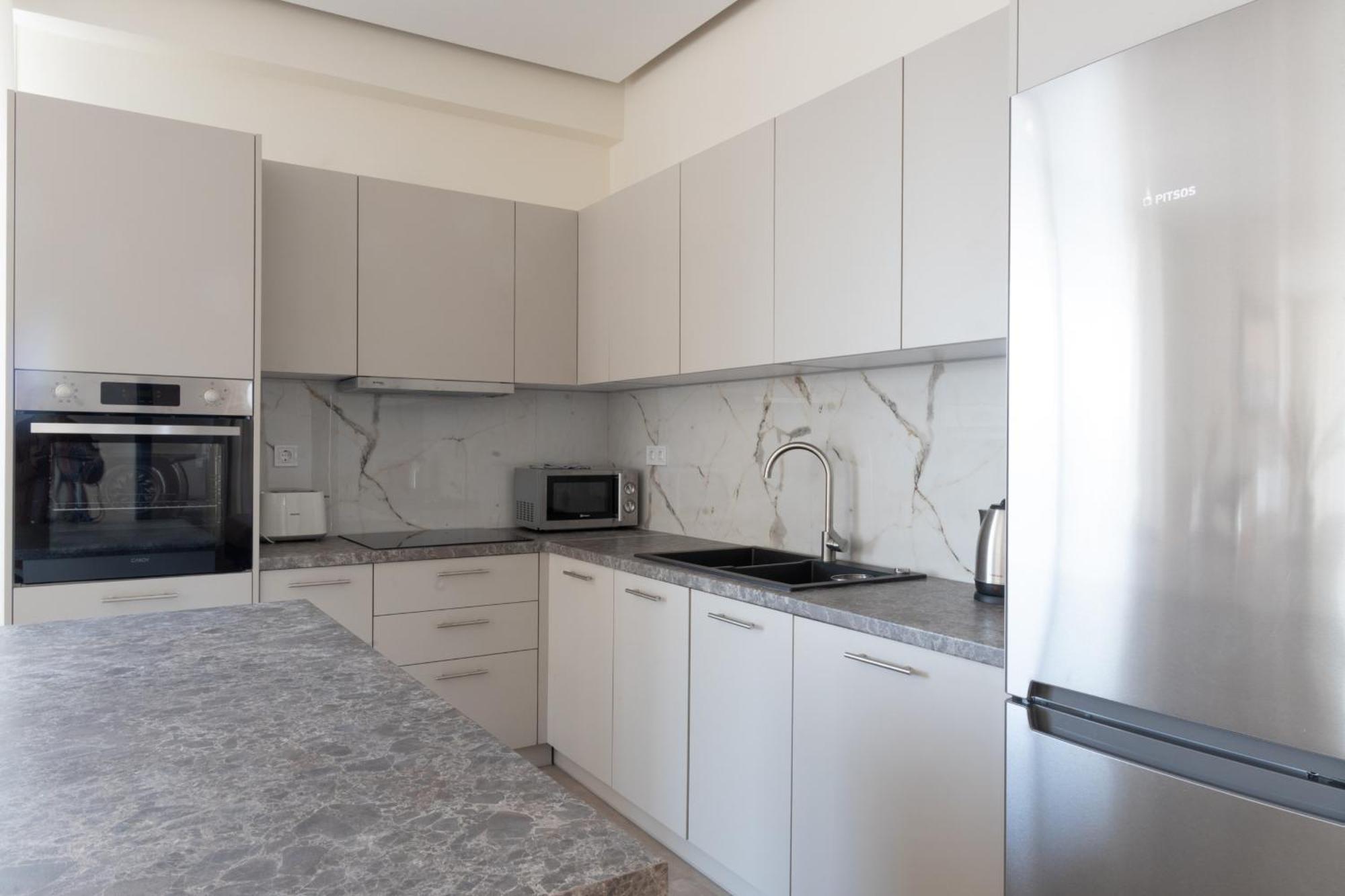 Luxurious 3-Bedroom Seaside Retreat Fully Renovated In 2025 Athen Eksteriør bilde