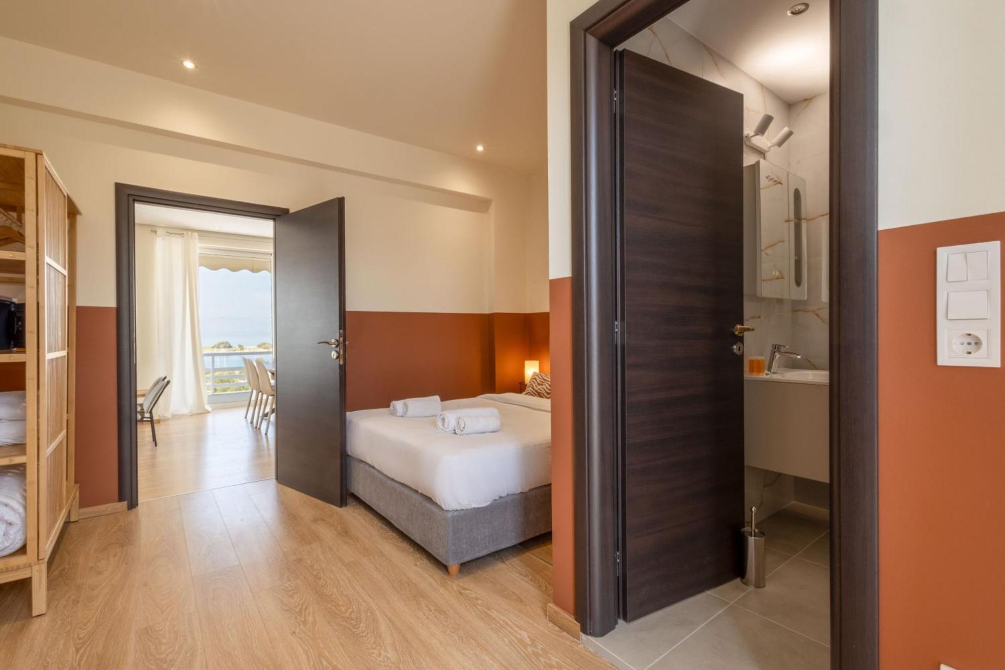 Luxurious 3-Bedroom Seaside Retreat Fully Renovated In 2025 Athen Eksteriør bilde