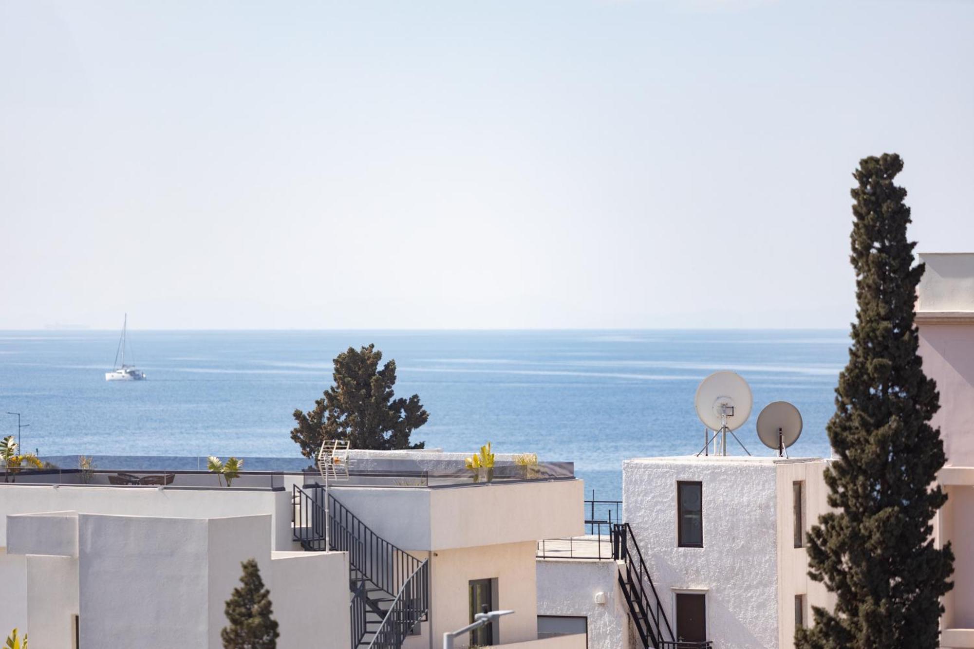 Luxurious 3-Bedroom Seaside Retreat Fully Renovated In 2025 Athen Eksteriør bilde
